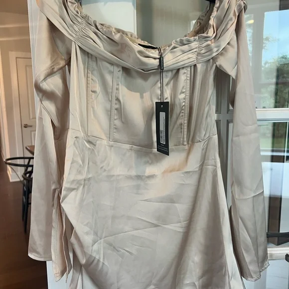 NWT PrettyLittleThing Champagne Satin Pleat Detail Bardot Flared Sleeve Dress - Picture 4 of 4